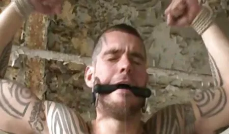 Scuotendo una donna di colore con moglie troia sex un solo cazzo