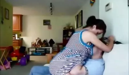 Una ragazza molto moglie infedele troia piccola, con grandi tette.