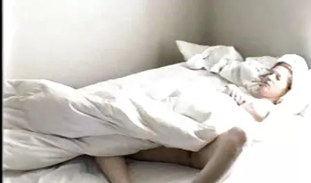 Stupido e generoso video amatoriali mogli puttane patrigno.