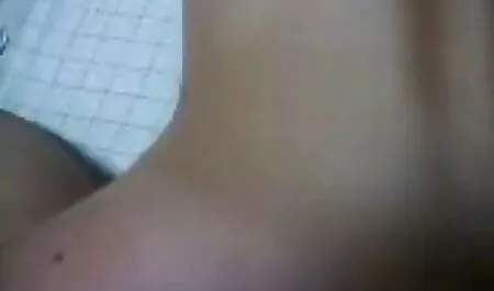 Scopami finché mio moglie troia in spiaggia marito non mi vede.