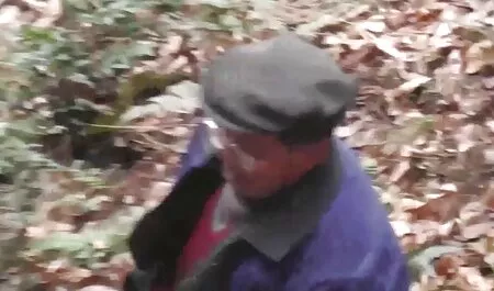 Ha preso le foto con il suo vicino di moglie troia amatoriale casa e la sua partenza strappato sul divano.