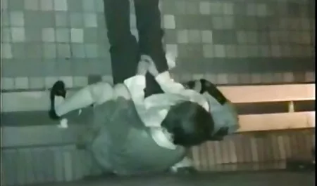 Un ragazzo cazzo di un uomo esperto, hai rotto mia moglie vestita da troia un sito di belle ragazze