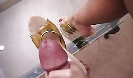 Ragazzo grigio ha bisogno di aiutare la ragazza a scegliere un reggiseno con una lucentezza moglie troia si fa scopare di grande bellezza.