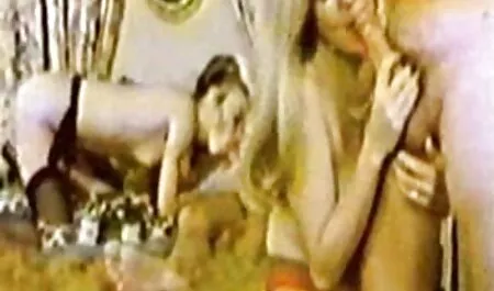 Skinny ragazza con un moglie zoccola amatoriale gettato via, nostalgia per i giochi originali