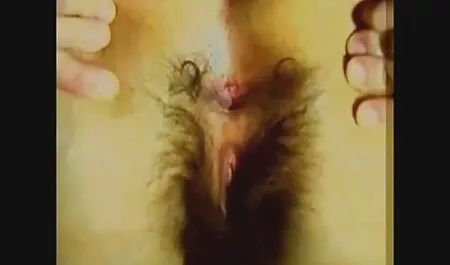 Le sue marito cornuto e moglie troia calze e comincia a soddisfazione del cliente a letto fino a quando non cum
