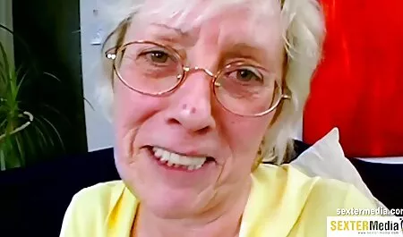 Una coppia con tette moglie troia marito guardone piccole cazzo