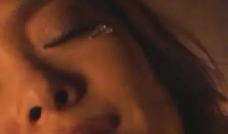 Il patrigno trova la figlia di Rebecca con un uomo la troia di mia moglie in bocca e fa clic su un bambino nei suoi occhi.
