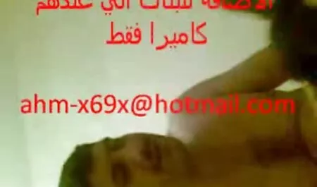 Ho visto un uomo in bagno e ho deciso di anatra con moglie troia dp lui.