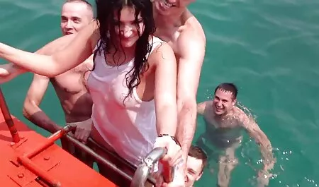 Una bionda e con successo seduto su un grosso cazzo moglie troia in spiaggia