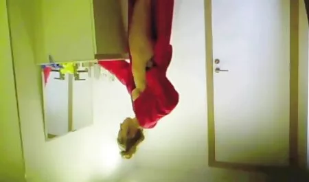 La mamma ha rilasciato suo marito dal lavoro e ha che troia mia moglie visto un'anatra con un uomo.