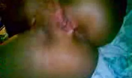 Giovane moglie troia video russo ha dato un cazzo per scopare lui.