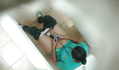 La prima persona a masturbarsi. video porno moglie troia