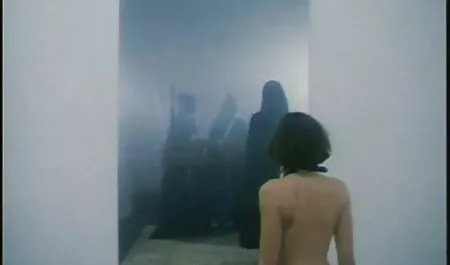 Ragazza asiatica moglie troia esibizionista quasi finito di vedere un grande.