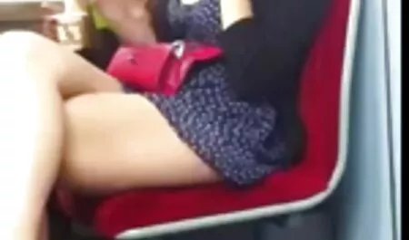 Giovani ragazze alleviare lo video porno moglie zoccola stress dopo le riprese in hotel