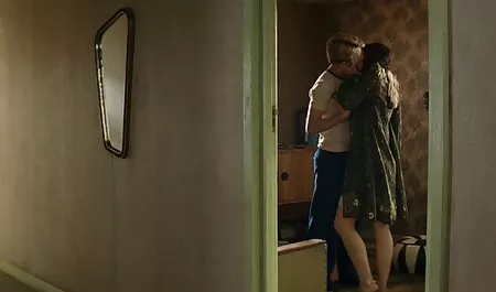 La sorprendente lei, la sua fidanzata e prendere un mucchio di sperma in bocca. moglie zoccola video