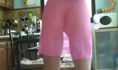 Incoraggia una ragazza moglie troia al mare ad affittare un appartamento con uno grande.