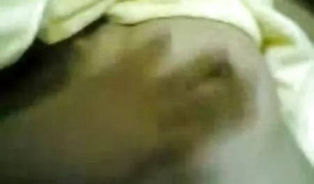 Il gentil sesso per moglie troia in macchina calmare gli amici affamati.
