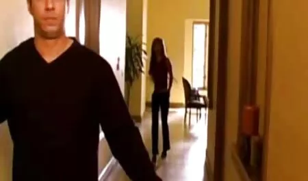 L'ufficio e il manager ha visto i clienti ed è legato con una ragazza mogli porche italiane fragile.
