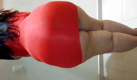 La moglie russa con la sua migliore amica ha dato un regalo mogli puttane video al gruppo di suo marito.