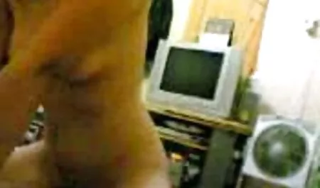 Un troia moglie sottomesso, sempre pronto a rilassare il suo amante con se stessa