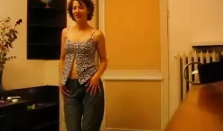 Grande, il signore con due troie perfette sul mogli puttane divano.