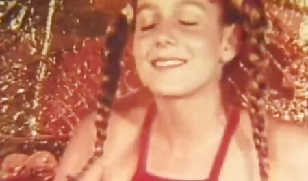 Accattivante capo nel mezzo del diritto ufficio video porno moglie zoccola sul tavolo.