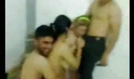 Ragazza e un enorme cliente cazzo moglie troia marito cornuto