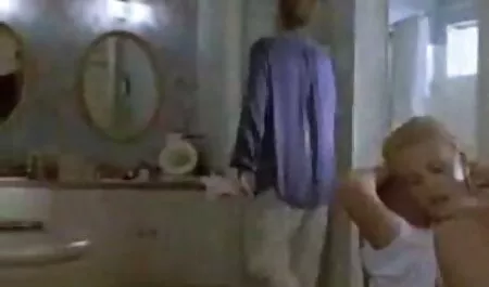 Uno studente più anziano accetta di succhiare il grosso cazzo dello moglie troia video studente.