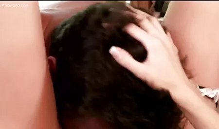 Mi sono masturbato moglie troia cuckold dai vicini e non posso resistere loro bel partner nero.