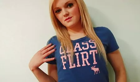 Per non lasciare che la sua ragazza venga a lavorare, ha iniziato a praticare mia moglie e una troia sport.