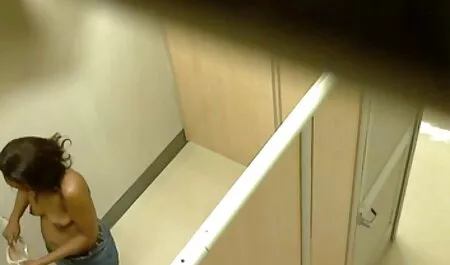 Le ragazze, mia moglie vestita da troia provare a passare il casting con un bagnato.