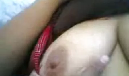 Per una manciata di rose, una nonna permette al suo fidanzato moglie troia pelosa la sua ragazza