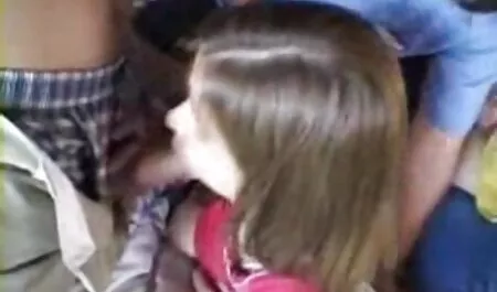 Alla reception, mia moglie e troia il medico lecca una figa e il paziente.