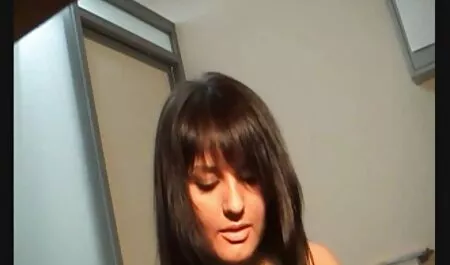 Questa ragazza moglie troia esibizionista che indossa pantaloncini, tutti hanno fessura rosa.