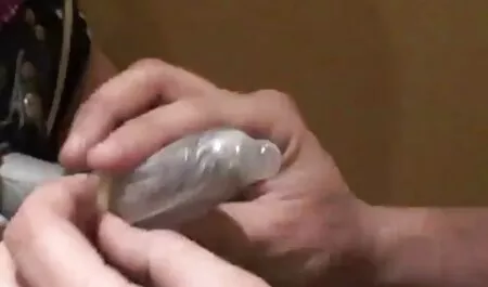 Oggi è la donna che vuole ingoiare il culo grosso la moglie troia del marito il più in profondità possibile.