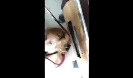 Dopo la lite, il marito mia moglie troia cerca di fare pace con sua moglie, avendo