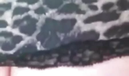 Il suo ragazzo era affascinato dal mogli porche italiane suo culo in un burrone e c'era una tempesta.