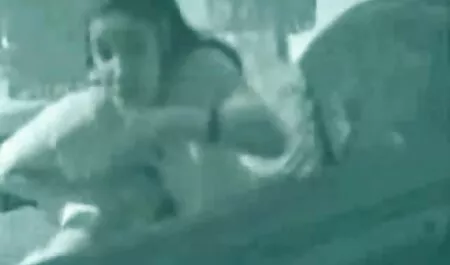 Stupida marito guarda moglie troia resistenza con un ubriaco