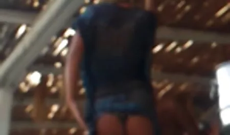 Si sedette sul viso di suo marito e video moglie maiala poi le ragazze lo rendono duro