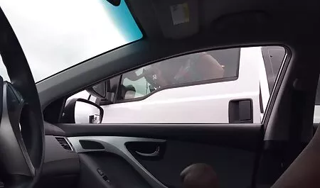 Questa ragazza entrò tranquillamente nella stanza mogli baldracche nera e quindi punì il suo grosso culo