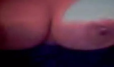 Giovane donna amatoriale moglie zoccola in fuga, per trascorrere una notte noiosa con i pensionati.