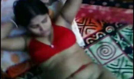 Pompa di vapore ragazza soddisfare porno mia moglie troia il venditore con latte silicone nello spogliatoio