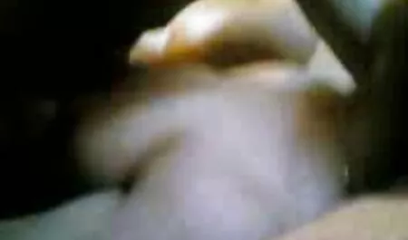 Mentre suo marito non è in mia moglie zoccola casa, David è un vicino potente.